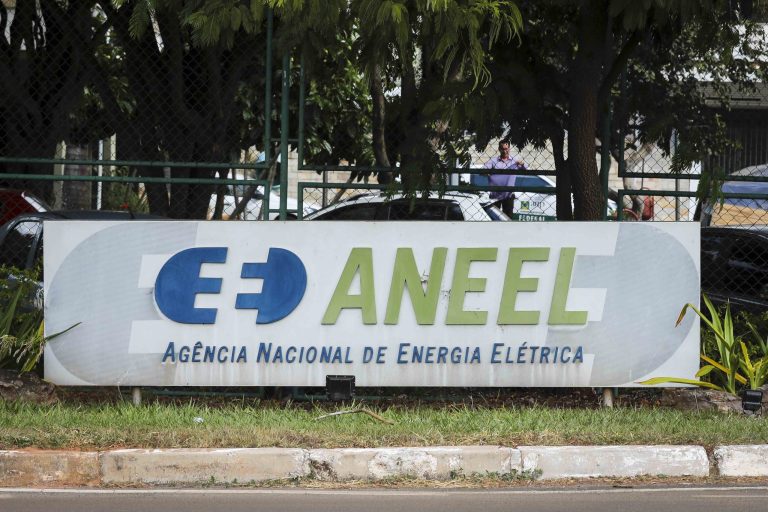 Conheça as regras da Aneel para a produção da energia solar|Qual é o impacto ambiental da energia solar?