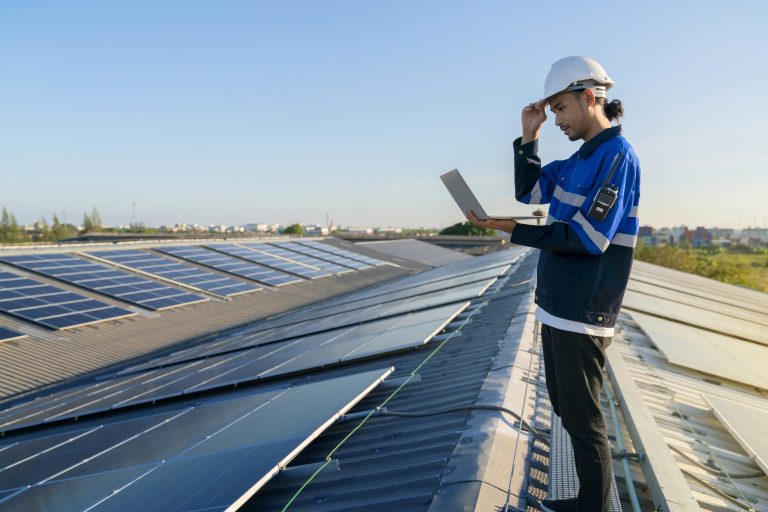 Aprenda a importância de fazer corretamente a manutenção na instalação de energia solar|Confira 5 dicas de gestão financeira para negócios rurais que investem em energia solar|Como o setor fotovoltaico se identifica com a responsabilidade socioambiental?|Usina solar flutuante: Confira mais sobre essa tendência para 2023!